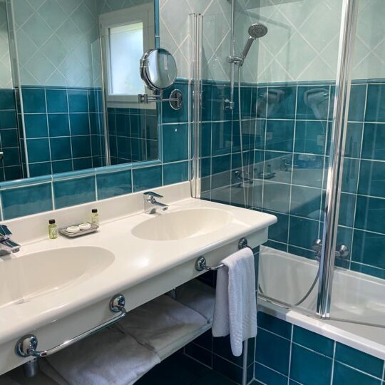 https://www.respelido.co.uk/wp-content/uploads/2024/06/salle-de-bains-bathroom-103-540x540.jpg