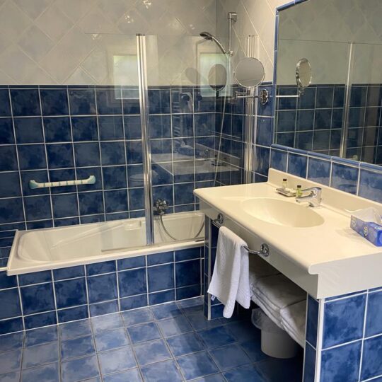 https://www.respelido.co.uk/wp-content/uploads/2024/06/salle-de-bains-bathroom-201-540x540.jpg