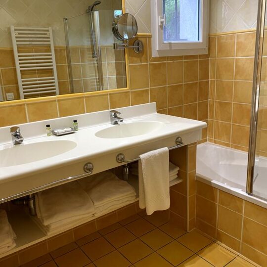 https://www.respelido.co.uk/wp-content/uploads/2024/06/salle-de-bains-bathroom-301-540x540.jpg
